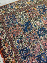 Charger l'image dans la galerie, Tapis Bakhtiar  fait main n°3592_198×139
