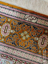 Charger l'image dans la galerie, Tapis Ghom soie tissé main n°11634_200×132

