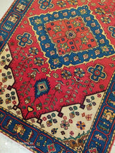 Charger l&#39;image dans la galerie, Tapis Nahavand tissé main n°14888_200×137

