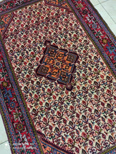Charger l'image dans la galerie, Tapis Nahavand tissé main n°17210_205×130
