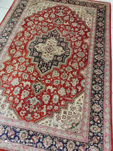 Charger l&#39;image dans la galerie, Tapis Ghom soie tissé main n°18512_205×140
