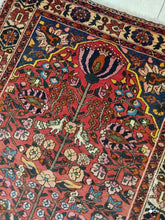 Charger l&#39;image dans la galerie, Tapis Antique Bakhtiar tissé main n°10238_205×150
