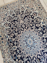 Charger l'image dans la galerie, Tapis Nain fait main n°9132_208×118
