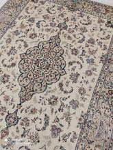 Charger l&#39;image dans la galerie, Tapis Nain Chichla noué main n°19334_230×168

