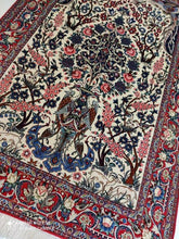 Charger l'image dans la galerie, Tapis Ispahan tissé main main n°18923_235×153

