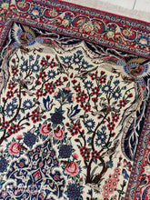 Charger l'image dans la galerie, Tapis Ispahan tissé main main n°18923_235×153
