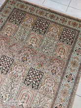 Charger l'image dans la galerie, Tapis Cachemire soie noué main n°27_242×170
