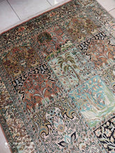 Charger l'image dans la galerie, Tapis Cachemire soie noué main n°26_245×169
