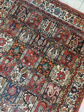 Charger l'image dans la galerie, Tapis Bakhtiar fait main n°2604_246×150
