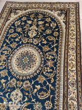 Charger l'image dans la galerie, Tapis Nain tissé main n°4565_251×155

