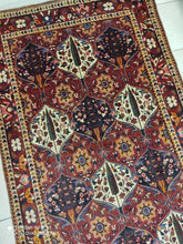 Charger l&#39;image dans la galerie, Tapis Chahrekord fait main n°16055_252×150
