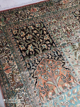 Charger l'image dans la galerie, Tapis Cachemire soie noué main n°7_264×187
