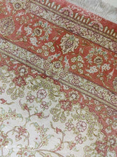 Charger l'image dans la galerie, Tapis Ghom soie tissé main n°16662_286×194
