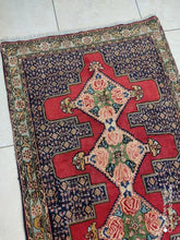 Charger l'image dans la galerie, Tapis Kurdistan fait main n°14698_288×87
