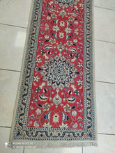 Charger l&#39;image dans la galerie, Tapis Nain fait main n°3524_293×69
