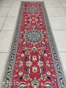 Tapis Nain tissé main n°3530_297×67