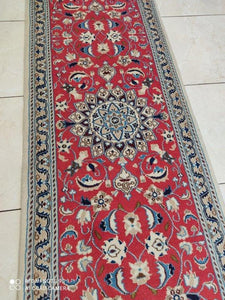 Tapis Nain tissé main n°3530_297×67