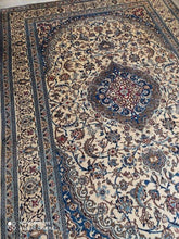 Charger l&#39;image dans la galerie, Grand Tapis Nain tissé main n°19487_300×198
