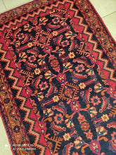 Charger l&#39;image dans la galerie, Tapis Lilian tissé main n°1307_307×135
