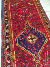 Charger l&#39;image dans la galerie, Tapis Hosseinabad noué main n°14520_325×92
