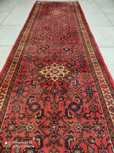Charger l'image dans la galerie, Tapis Hosseinabad noué main n°15376_365×77
