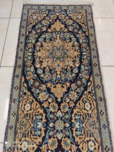 Charger l&#39;image dans la galerie, Tapis Nain fait main n°550_390×60
