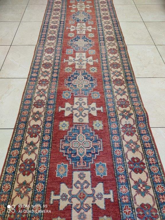 Tapis Kazak tissé main n°391_391×92