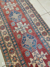 Charger l&#39;image dans la galerie, Tapis Kazak tissé main n°391_391×92
