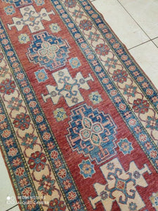 Tapis Kazak tissé main n°391_391×92