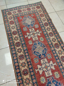 Tapis Kazak tissé main n°391_391×92