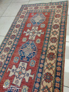 Tapis Kazak tissé main n°391_391×92