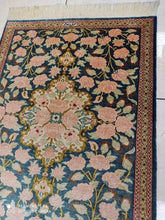 Charger l&#39;image dans la galerie, Tapis Ghom soie fait main n°17593_75×57
