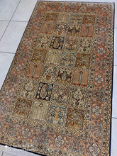 Charger l'image dans la galerie, Tapis Cachemire soie noué main n°600_163×95
