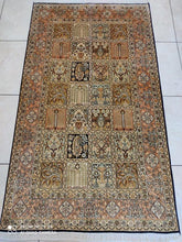Charger l'image dans la galerie, Tapis Cachemire soie noué main n°600_163×95
