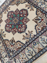 Charger l'image dans la galerie, Tapis carré Nain tissé main n°16027_100×90
