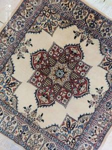 Tapis carré Nain tissé main n°18452_102×100