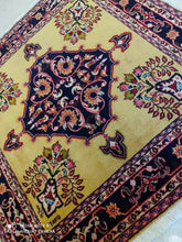 Charger l&#39;image dans la galerie, Tapis carré Nanaj fait main n°14675_117×116
