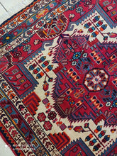 Charger l&#39;image dans la galerie, Tapis Nahavand noué main n°19383_130×135
