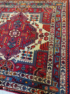 Tapis Nahavand noué main n°19383_130×135