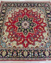 Charger l&#39;image dans la galerie, Tapis carré Ghom tissé main n°17337_142×140
