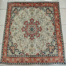 Charger l&#39;image dans la galerie, Tapis carré Yazd fait main n°13747_158×144
