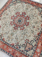 Charger l&#39;image dans la galerie, Tapis carré Yazd fait main n°13747_158×144
