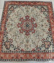 Charger l&#39;image dans la galerie, Tapis carré Yazd fait main n°13747_158×144
