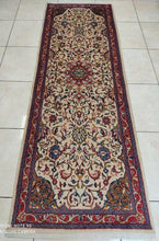 Charger l'image dans la galerie, Tapis Sarouk fait main n°16147_237×80

