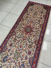 Charger l'image dans la galerie, Tapis Sarouk fait main n°16147_237×80
