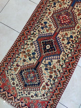 Charger l'image dans la galerie, Tapis Yalameh fait main n°13720_300×78
