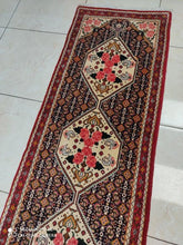 Charger l'image dans la galerie, Tapis Kurdistan fait main n°14064_284×60
