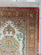 Charger l'image dans la galerie, Tapis Ghom soie noué main n°18217_115×78
