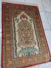 Charger l'image dans la galerie, Tapis Ghom soie noué main n°18217_115×78
