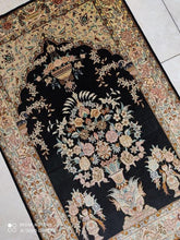 Charger l'image dans la galerie, TAPIS GHOM soie tissé main n°18582_117×78
